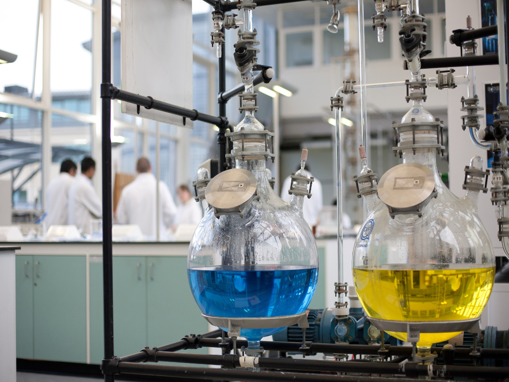 Промышленная химия: виды, особенности применения | ООО «Дзержинск Хим ПК»